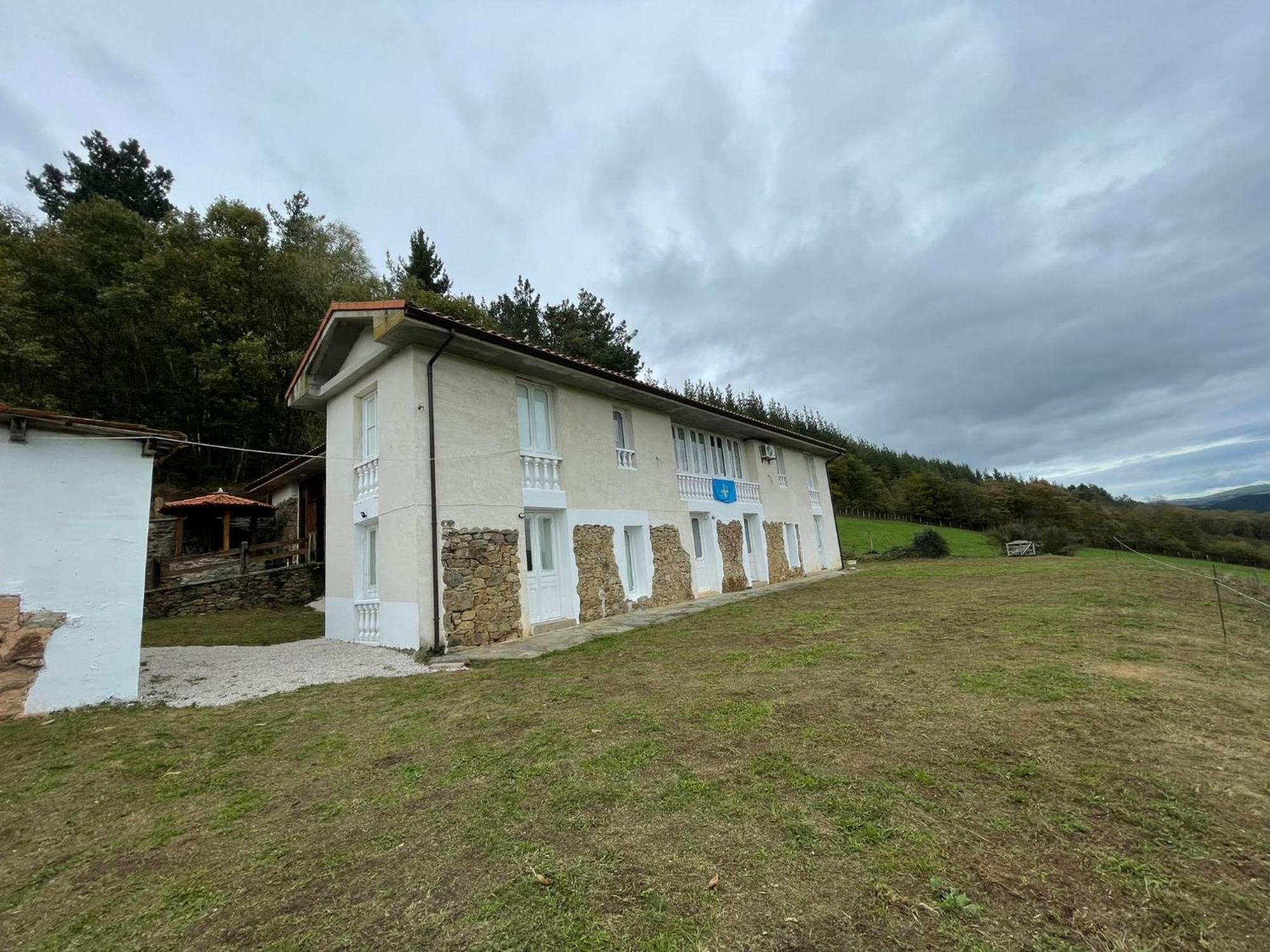 Hotel El Nuevo Semellon Aceptamos Mascotas Tineo Exterior photo